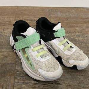 Nike Giannis Immortality 2 kids shoes, size 3Y. White/green/black